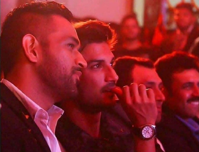 dhoni-and-sushant