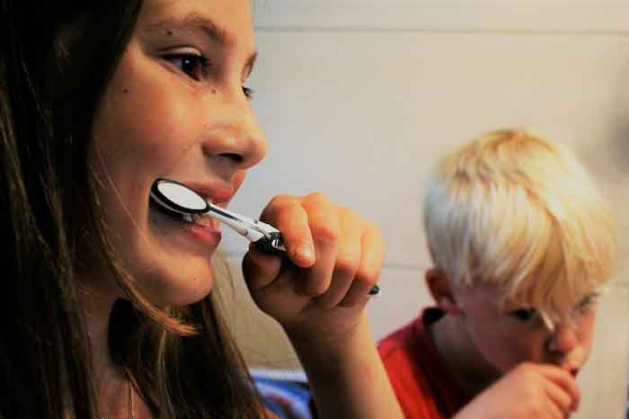 How to brush? Which are common dental problems? A few common myths broken