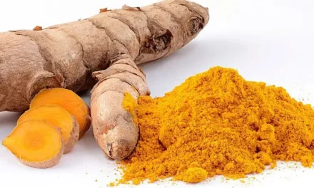 Homemade packs and beauty tips with turmeric
