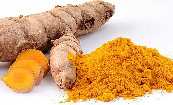 Homemade packs and beauty tips with turmeric
