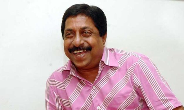 These 10+ Iconic Bollywood films of Priyadarshan & Others were originally scripted by Sreenivasan