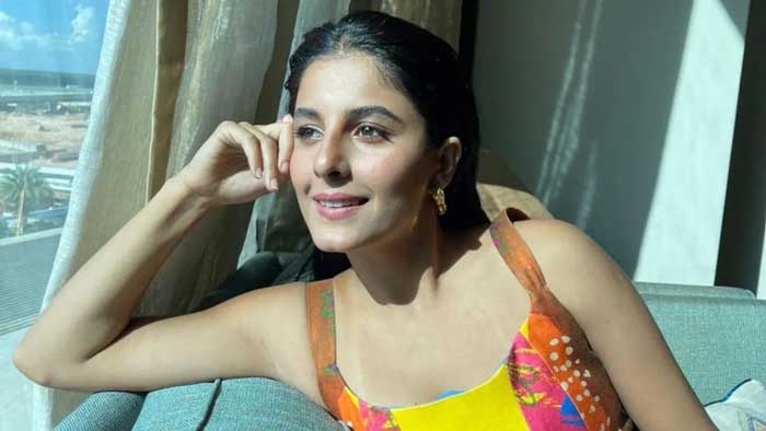 Isha Talwar – Charming actress of ‘Thattathin Marayathu’ fame