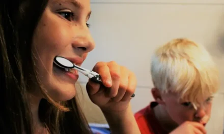 How to Brush? Which are Common Dental Problems? A Few Common Myths Broken